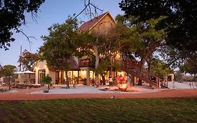 Callies Game Lodge Safaris